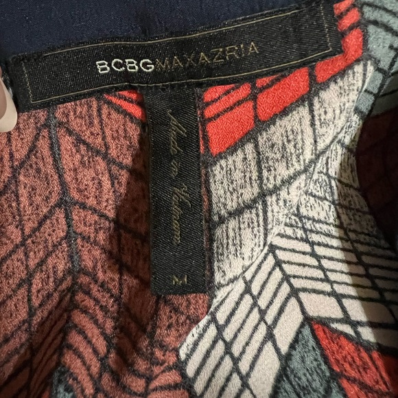 BCBGMaxAzria Wrap Blouse Geo Chevron Print Size Medium - Picture 6 of 7